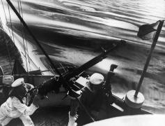 Моряки Черноморского флота наблюдают за приближением вражеских самолетов, 1942 год