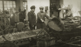 Копейский машиностроительный завод, В цехе М-1 заканчивается сборка новой врубовой машины КМП-1, 1940-е гг.